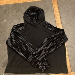 Calia by Carrie Underwood Hoodie size xl